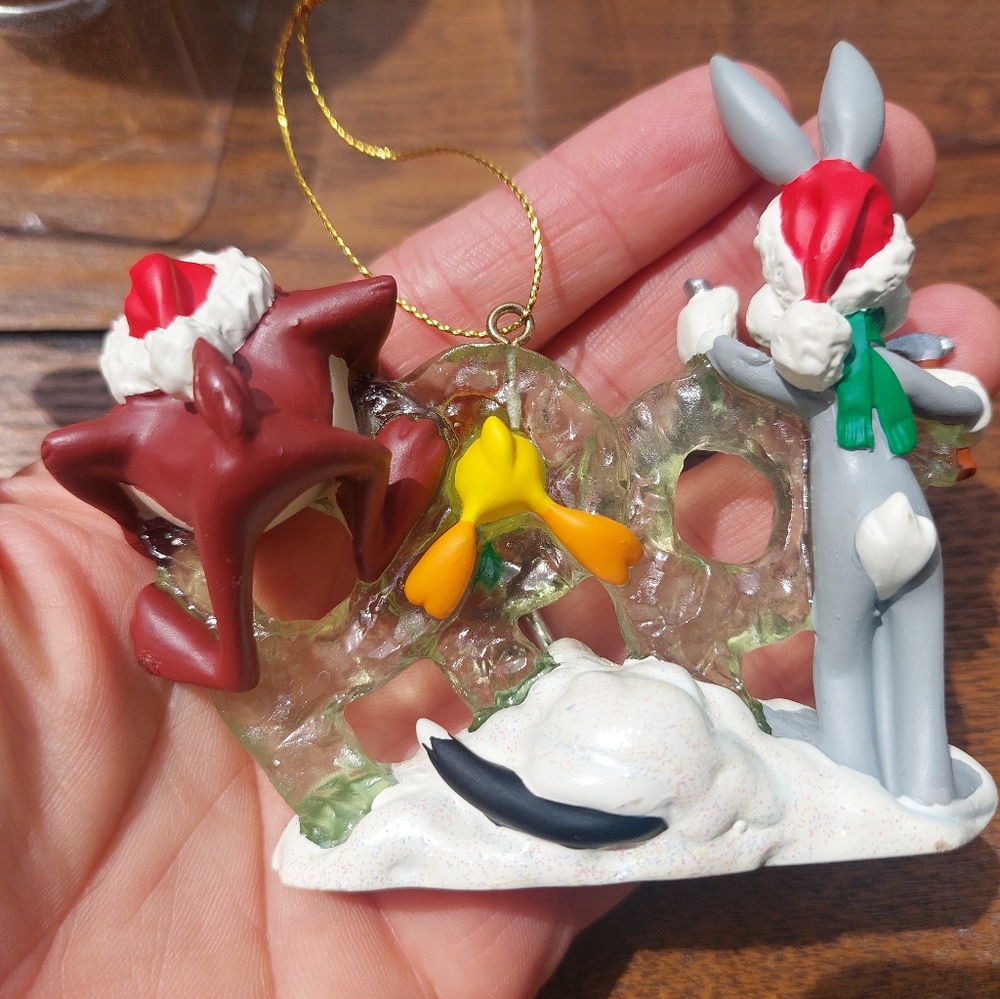Set Of 2 vintage Looney Tunes Ornaments Taz Sylvester Bugs Tweety Daffy Wilie - Picture 2 of 7